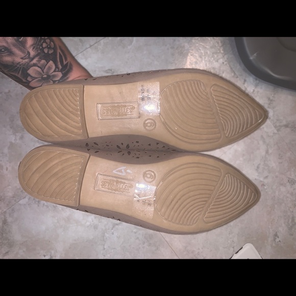 Flats - Picture 2 of 2